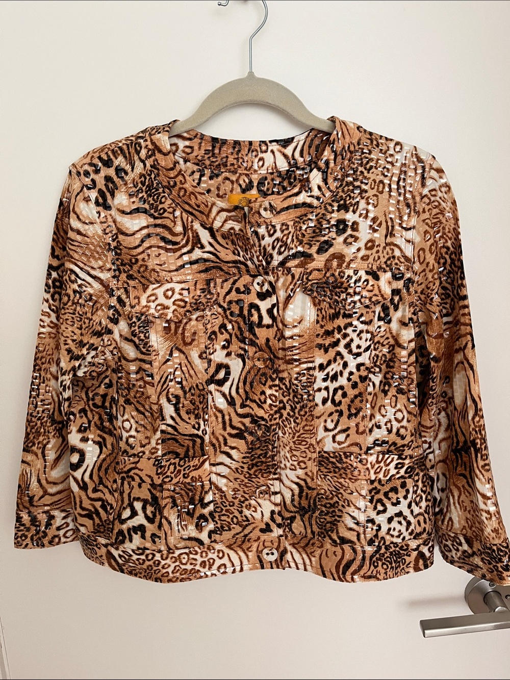 Leopard print jacket with shimmery fabric